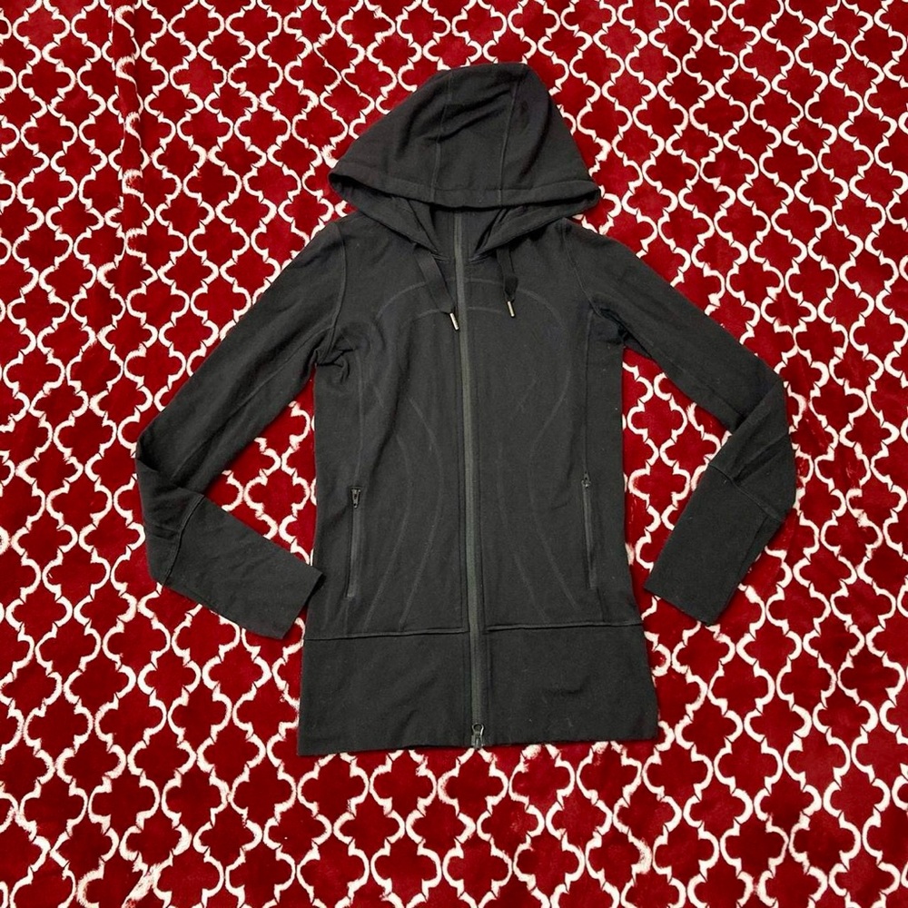Lululemon black in stride ii hoodie.